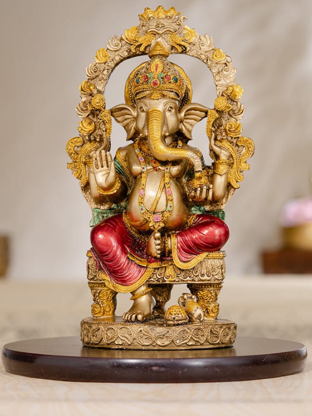 अलग-अलग मूर्तियां स्थापित करने का क्या है महत्व?